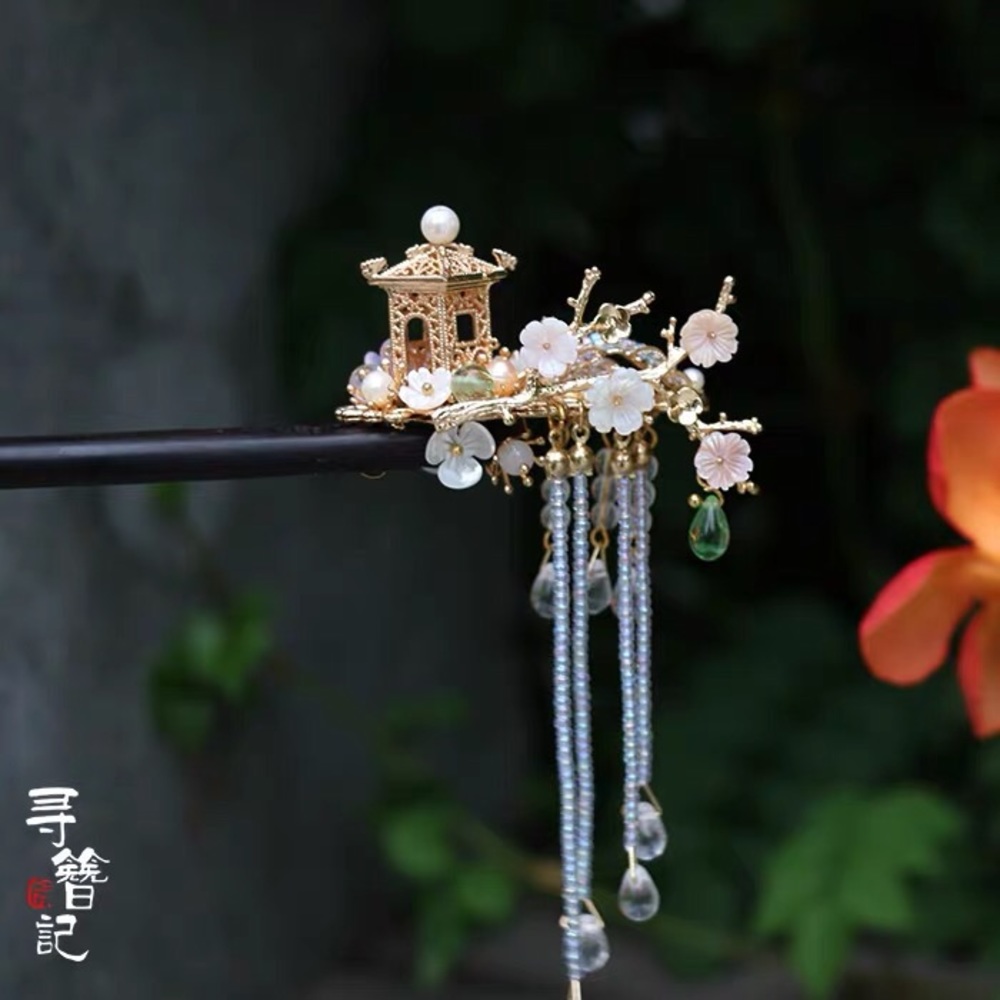 Wooden hair clasp